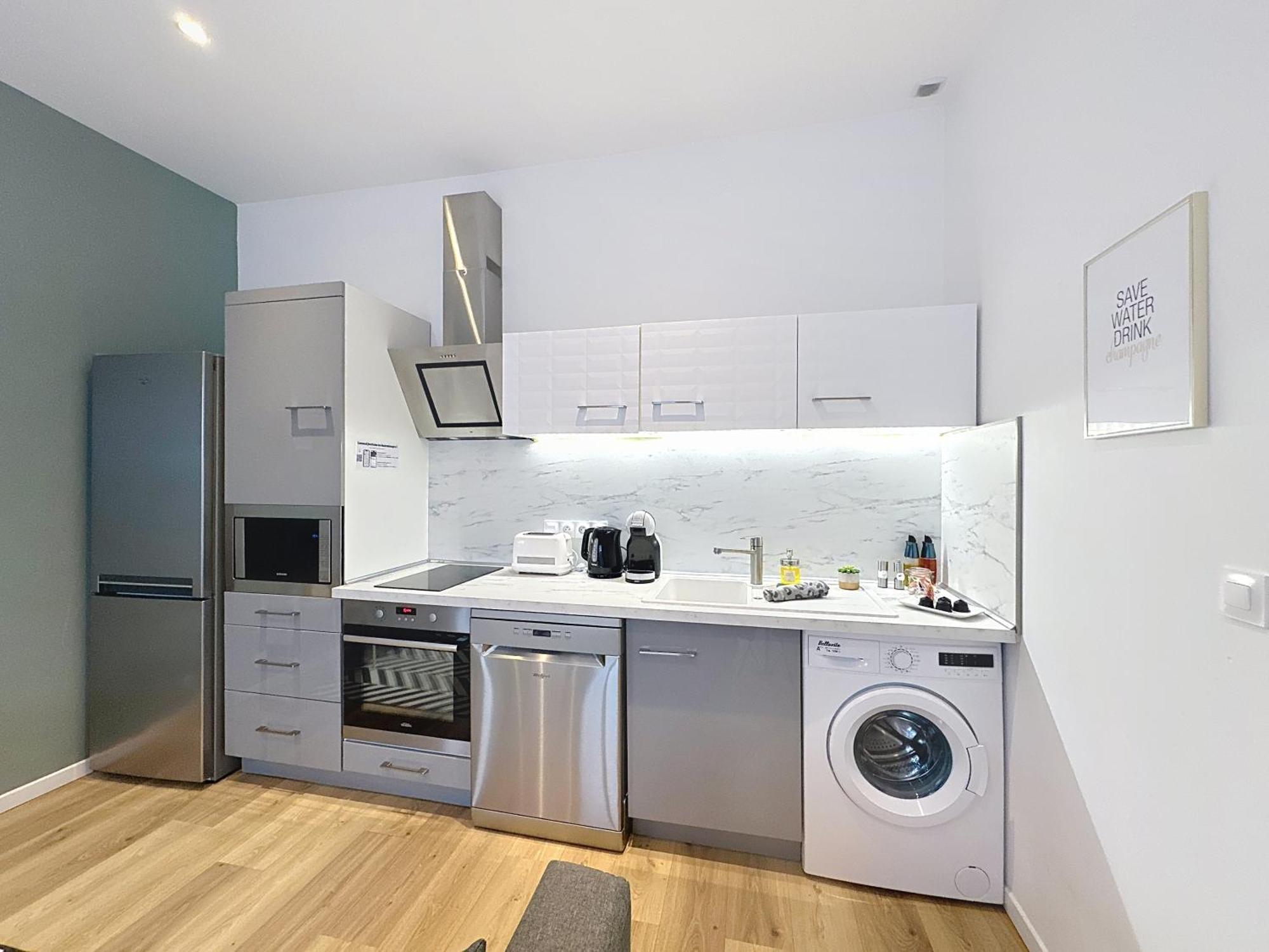 Apartamento Le Sacré - CENTRE - Cour privative - WIFI Reims Exterior foto